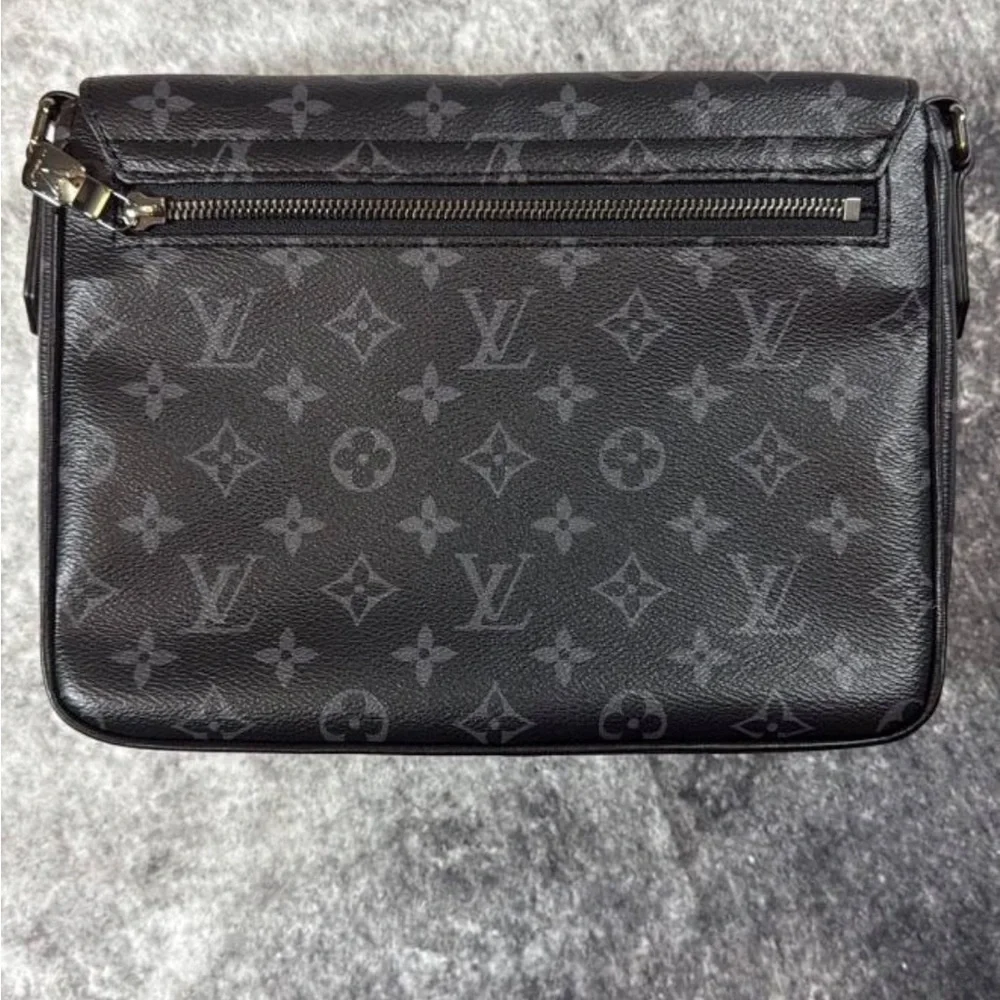 Authentic Louis Vuitton Black Monogram Messenger Bag